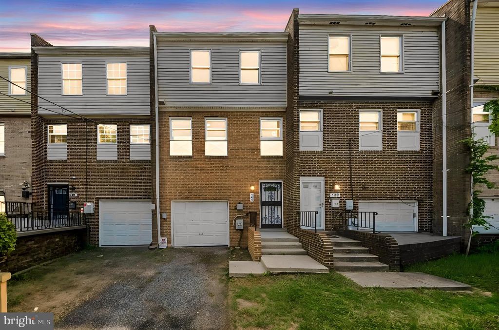 907 BARNABY ST SE, Washington, DC 20032