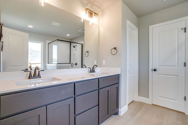 311 Poinsetta Drive, Palmer, TX 75152