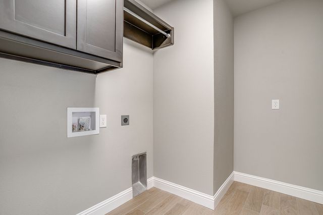 311 Poinsetta Drive, Palmer, TX 75152