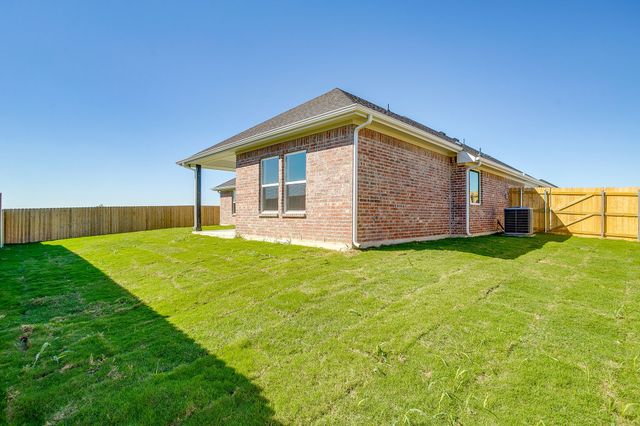 311 Poinsetta Drive, Palmer, TX 75152