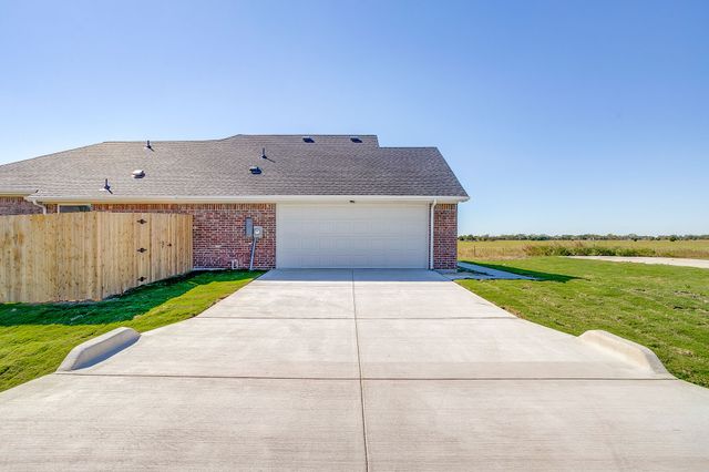 311 Poinsetta Drive, Palmer, TX 75152