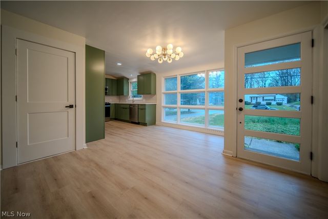 1986 Liberty Road, Stow, OH 44224