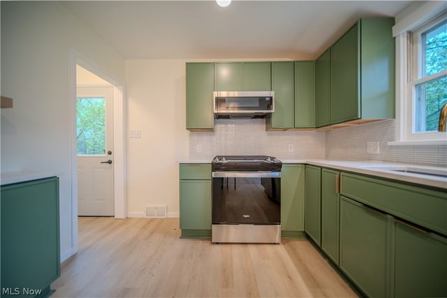 1986 Liberty Road, Stow, OH 44224