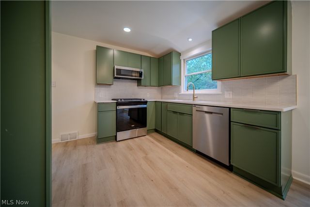 1986 Liberty Road, Stow, OH 44224