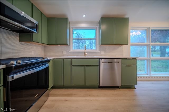 1986 Liberty Road, Stow, OH 44224