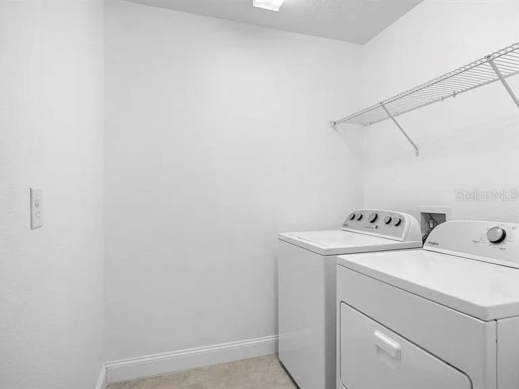 Image 11 of property listing at 212 MILES COURT, Davenport, FL 33837