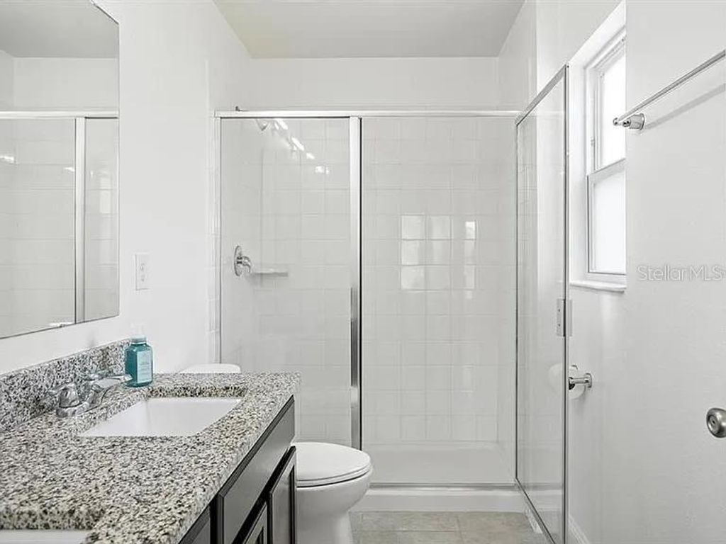 Image 13 of property listing at 212 MILES COURT, Davenport, FL 33837