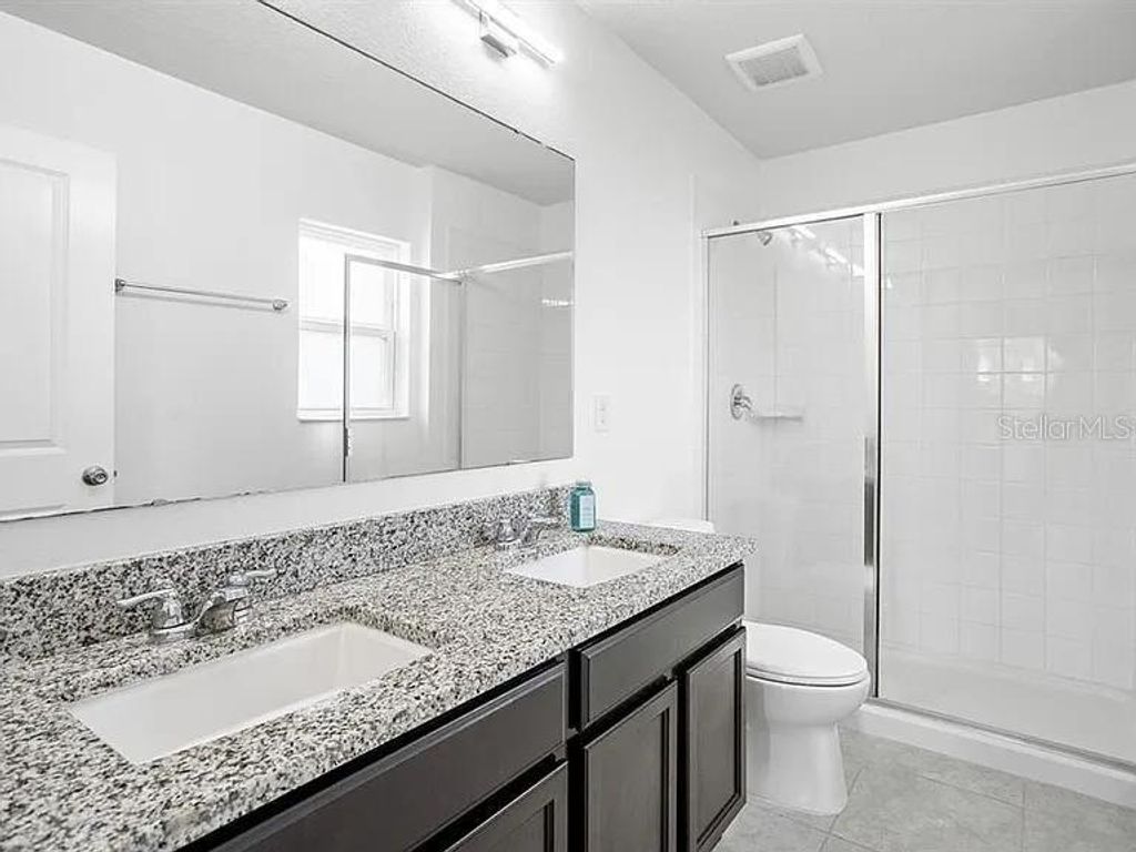 Image 14 of property listing at 212 MILES COURT, Davenport, FL 33837