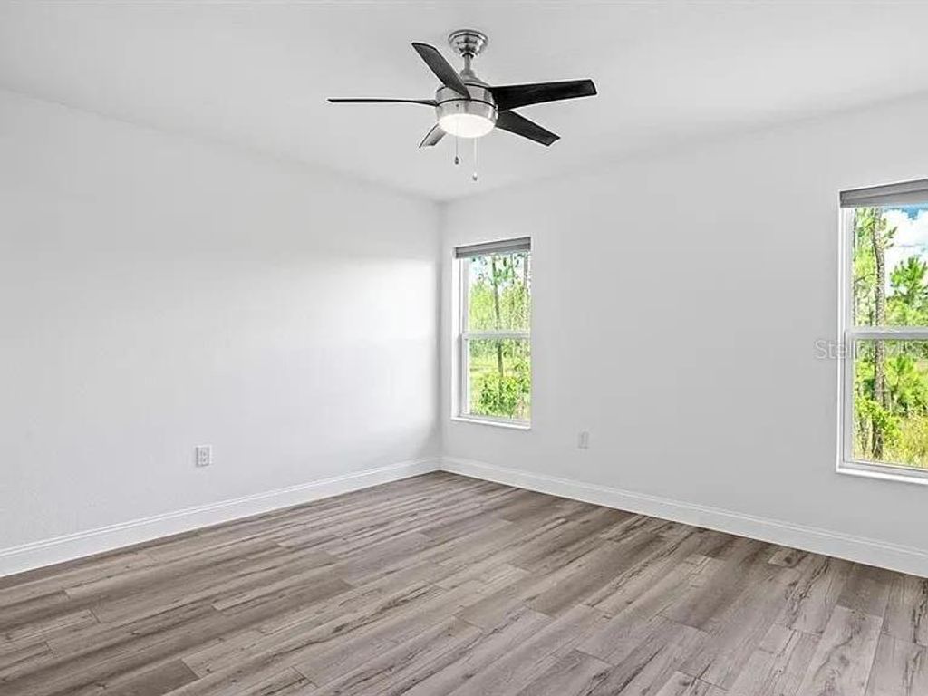 Image 15 of property listing at 212 MILES COURT, Davenport, FL 33837