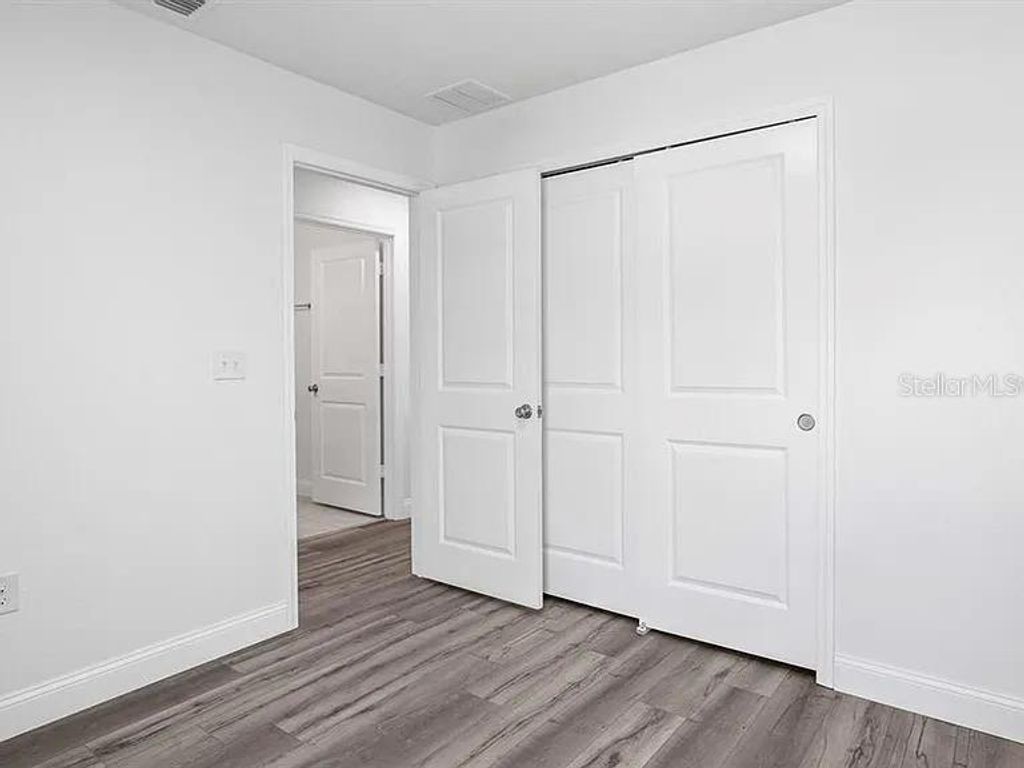 Image 19 of property listing at 212 MILES COURT, Davenport, FL 33837