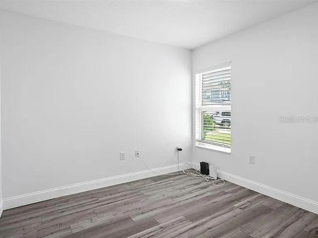 Image 20 of property listing at 212 MILES COURT, Davenport, FL 33837