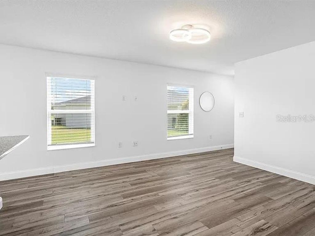 Image 4 of property listing at 212 MILES COURT, Davenport, FL 33837