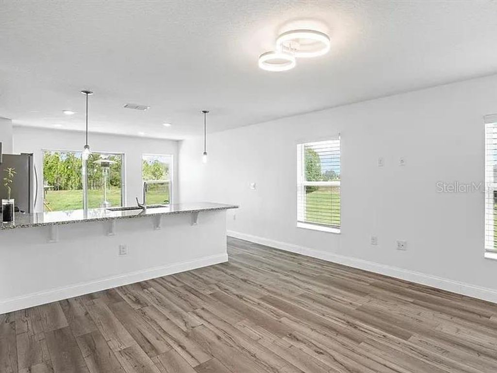 Image 7 of property listing at 212 MILES COURT, Davenport, FL 33837