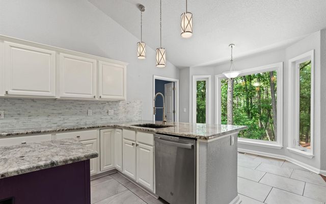 74 Medina Way, Hot Springs Village, AR 71909