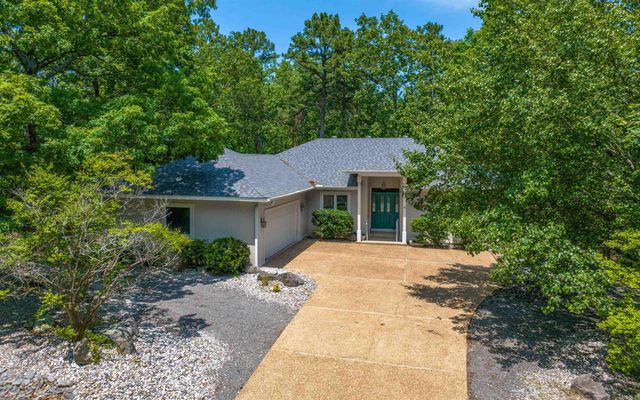 74 Medina Way, Hot Springs Village, AR 71909