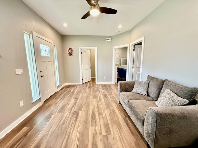 618 Hill ST, Burnet, TX 78611