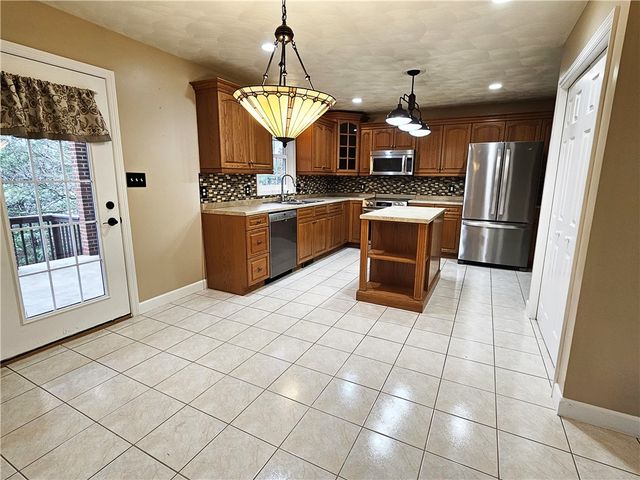 519 Sawmill Rd, Unity Twp, PA 15601