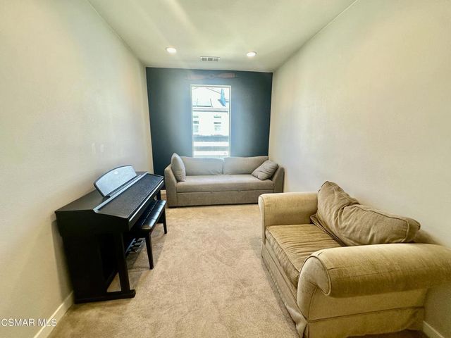 139 Farmhouse Drive 6, Simi Valley, CA 93065