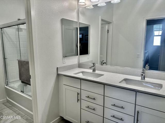 139 Farmhouse Drive 6, Simi Valley, CA 93065