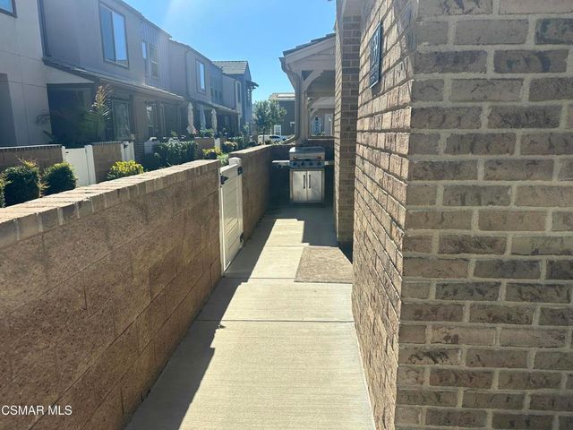 139 Farmhouse Drive 6, Simi Valley, CA 93065