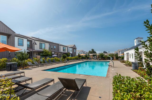 139 Farmhouse Drive 6, Simi Valley, CA 93065