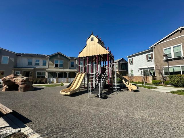 139 Farmhouse Drive 6, Simi Valley, CA 93065