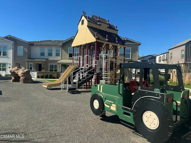 139 Farmhouse Drive 6, Simi Valley, CA 93065