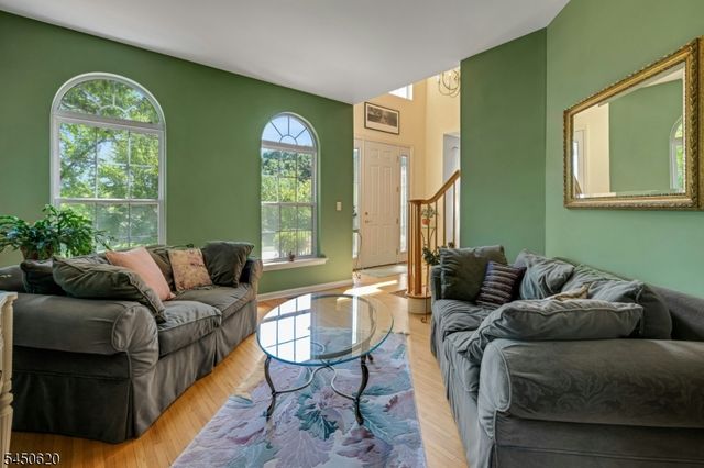 6 Sabine Ln, Hardyston Twp., NJ 07416