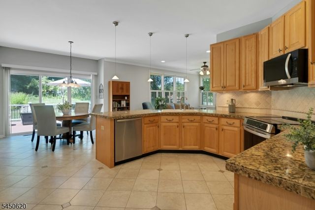 6 Sabine Ln, Hardyston Twp., NJ 07416