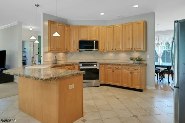6 Sabine Ln, Hardyston Twp., NJ 07416