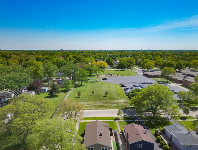 500 N Westwood Avenue, Lombard, IL 60148