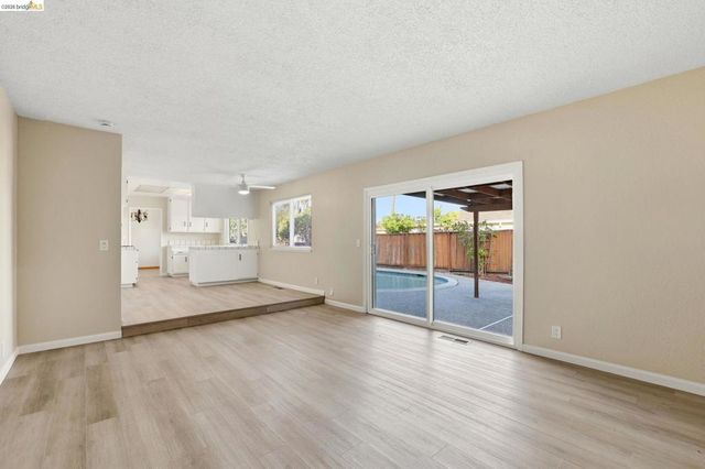 518 Churchill Park Dr, San Jose, CA 95136