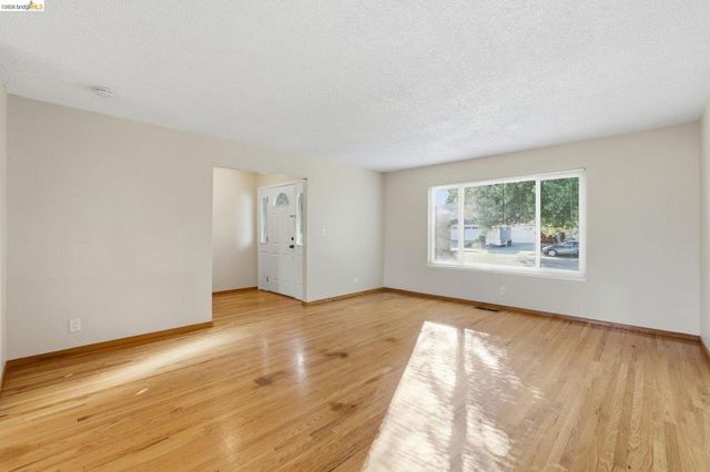 518 Churchill Park Dr, San Jose, CA 95136