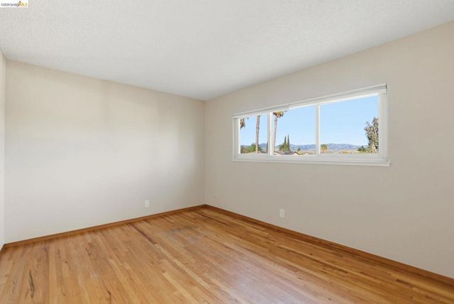 518 Churchill Park Dr, San Jose, CA 95136