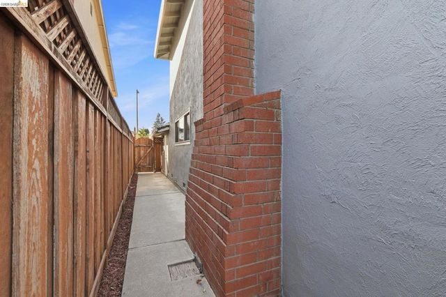 518 Churchill Park Dr, San Jose, CA 95136