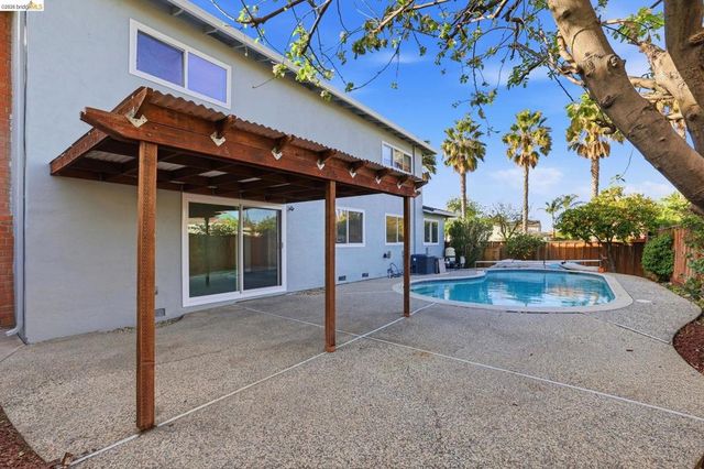 518 Churchill Park Dr, San Jose, CA 95136