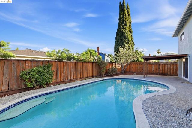 518 Churchill Park Dr, San Jose, CA 95136