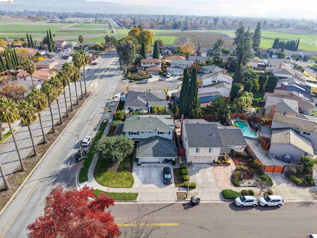 518 Churchill Park Dr, San Jose, CA 95136