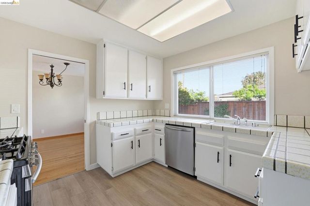 518 Churchill Park Dr, San Jose, CA 95136