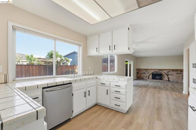 518 Churchill Park Dr, San Jose, CA 95136