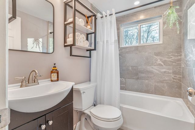 10 Woodcrest 4, Weymouth, MA 02190