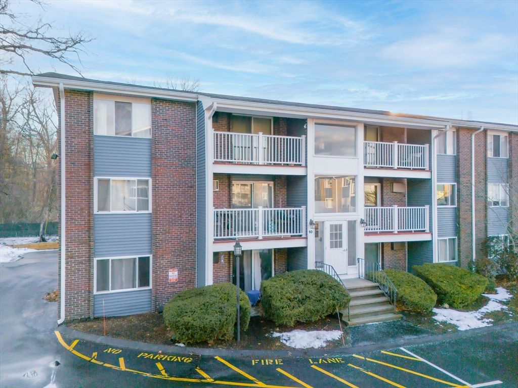 10 Woodcrest 4, Weymouth, MA 02190