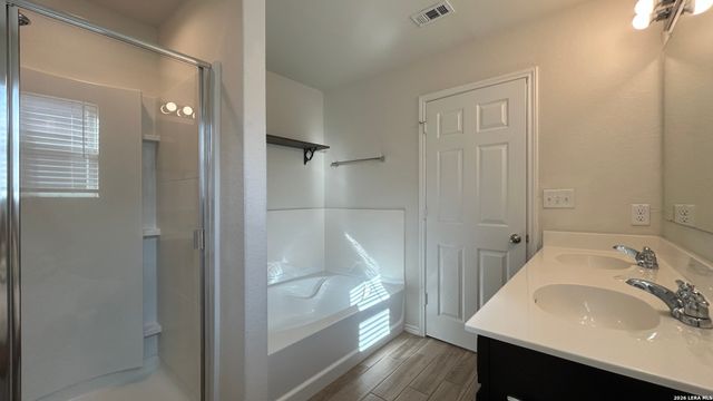 14003 KNOB CRK, San Antonio, TX 78245