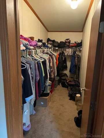 9642 Meadowbrook Street, Algonac, MI 48001