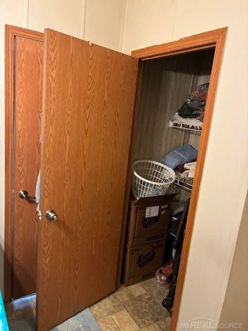 9642 Meadowbrook Street, Algonac, MI 48001