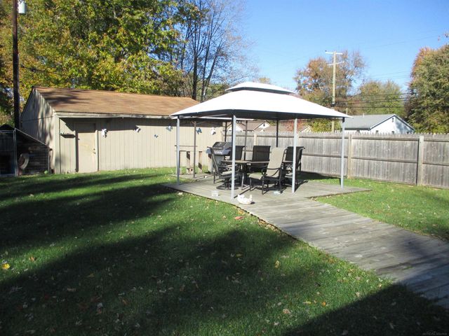 9642 Meadowbrook Street, Algonac, MI 48001