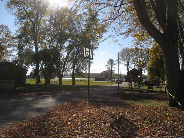 9642 Meadowbrook Street, Algonac, MI 48001