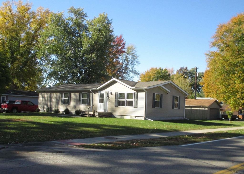 9642 Meadowbrook Street, Algonac, MI 48001