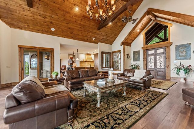 289 Chickadee Drive, Blue Ridge, GA 30513