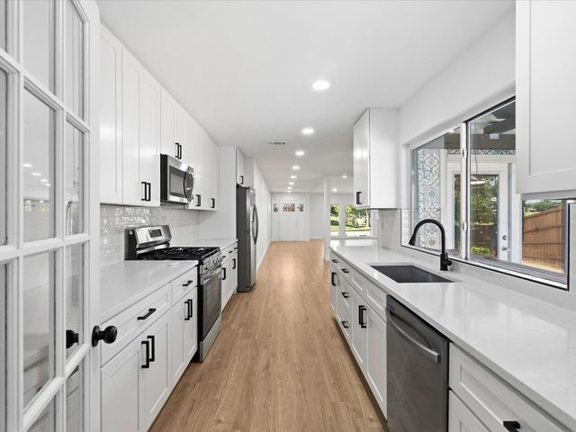 1952 Rambling Ridge Lane, Carrollton, TX 75007